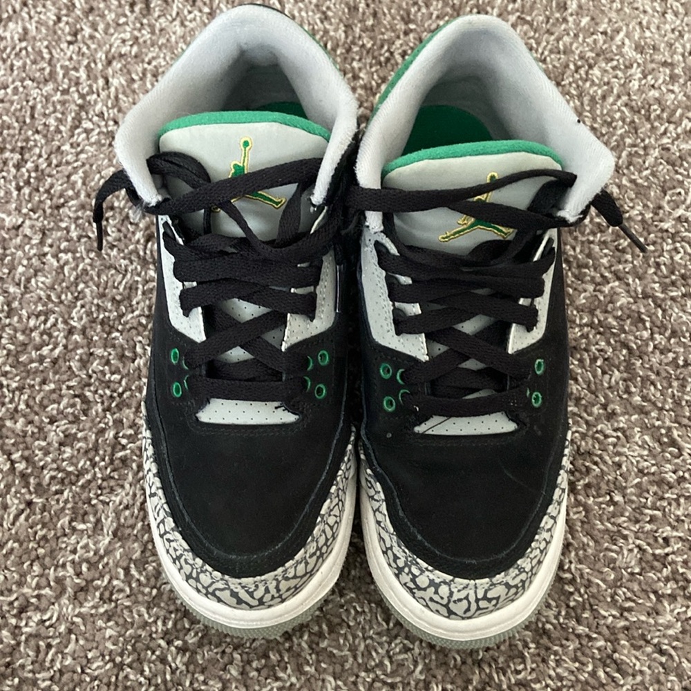 Jordan 3’s Pine Green.